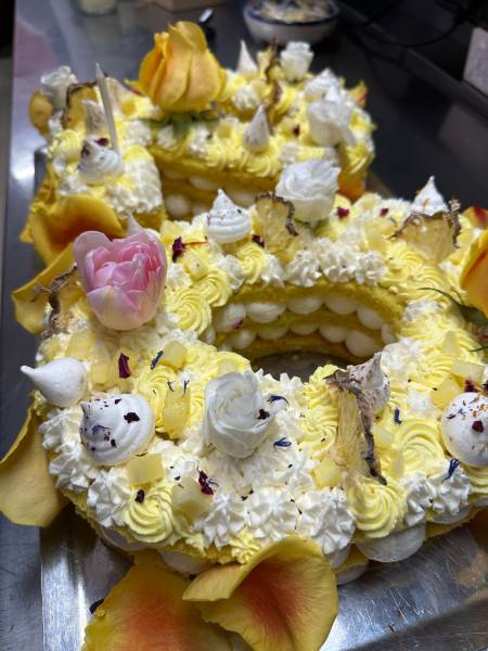 Restaurant pour organiser et fêter ses 20 ans avec number cake fait maison et décoration personnalisés à Lyon