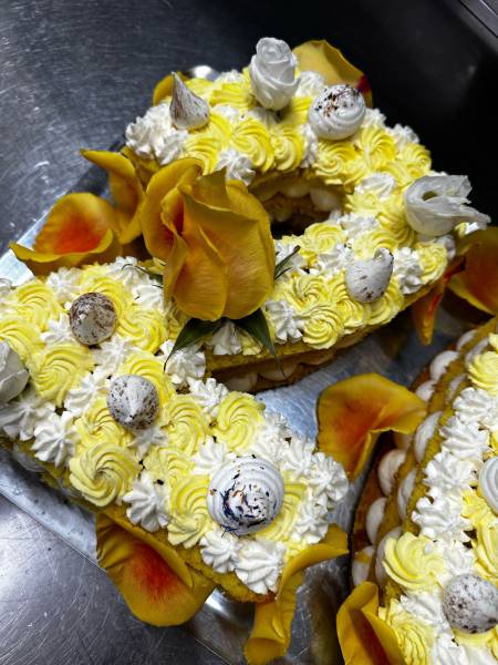 Restaurant pour organiser et fêter ses 20 ans avec number cake fait maison et décoration personnalisés à Lyon