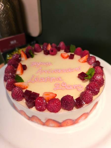 Fêter son anniversaire dans un restaurant privatisé avec gâteau sur-mesure réalisé par notre pâtissière à Lyon