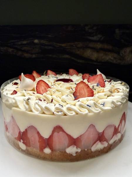 Restaurant pour fêter son anniversaire ou autre évènement privé ou professionnel à Lyon avec framboisier créé par notre chef pâtissier
