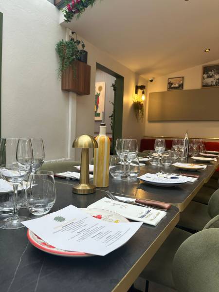 Repas d'entreprise à Lyon (Croix-Rousse) pour groupe de 15 collaborateurs avec menu sur mesure